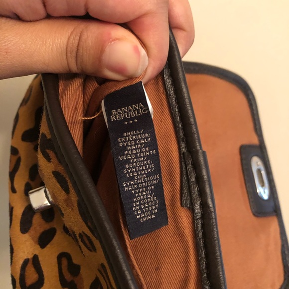 Banana republic S leopard print crossbody purse - Picture 6 of 8